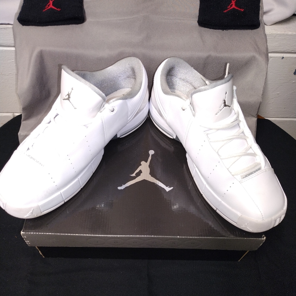 100% Authentic Jordan TE 2 Advance Low Sneakers Worn 1 Time Size 11 with box